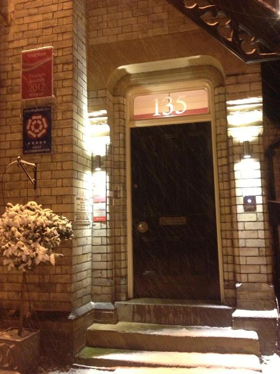 Bishops Guest Accommodation Йорк Екстер'єр фото